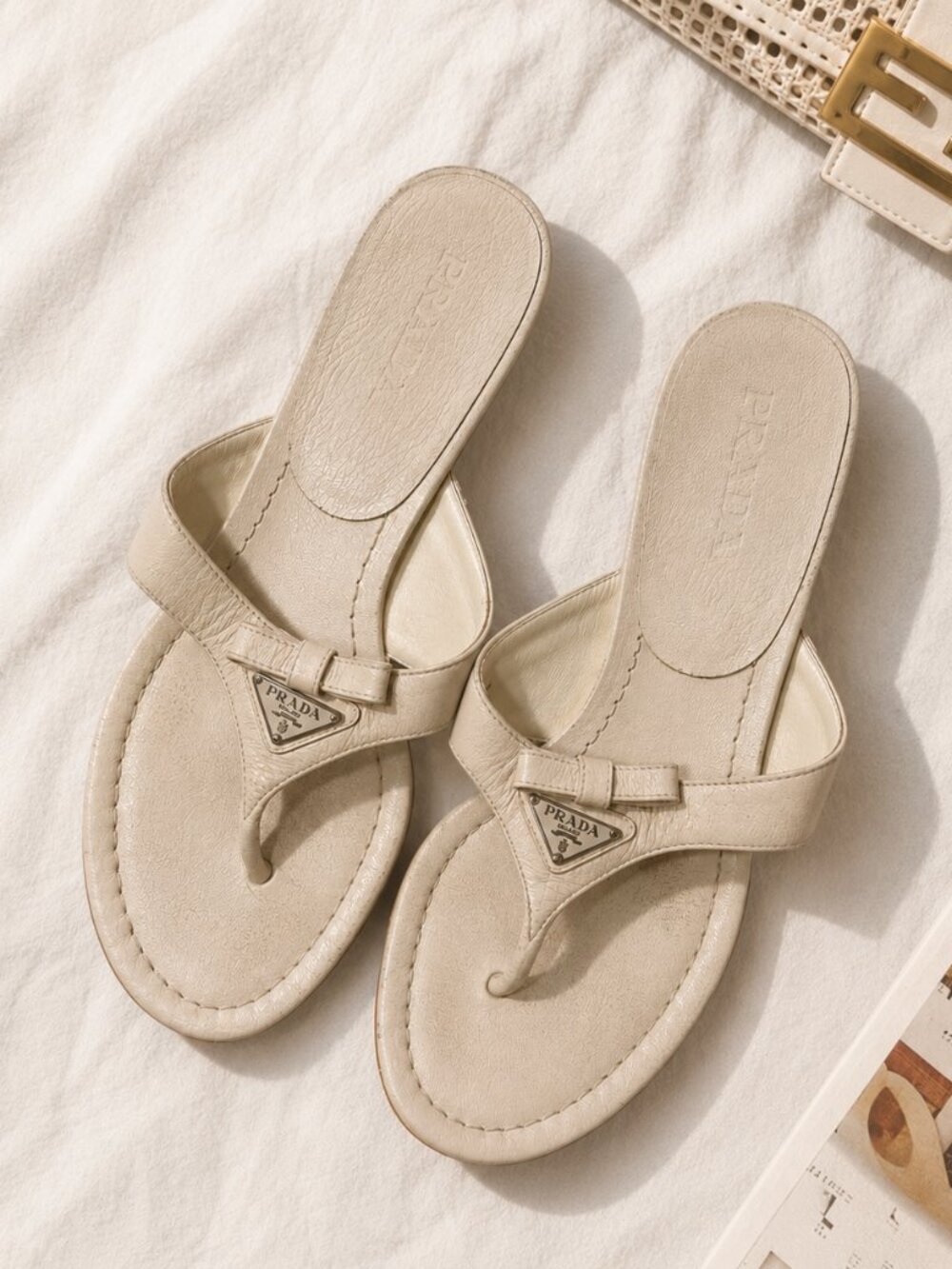 Prada cream and white logo flip flop bow detail kitten heels EU 36, US 5.5 / 6